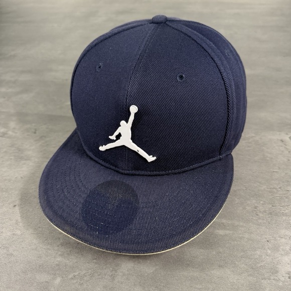 Vintage Air Jordan Hat 7 3/8 Fitted Cap Navy White Faded Jumpman Basketball Logo - Picture 1 of 7